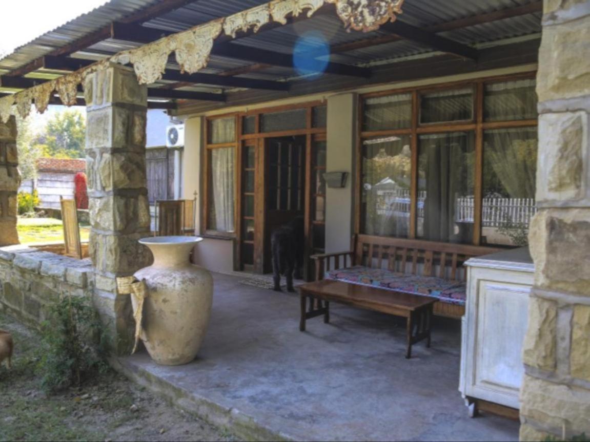 The Green Acorn Guest House Ficksburg Esterno foto