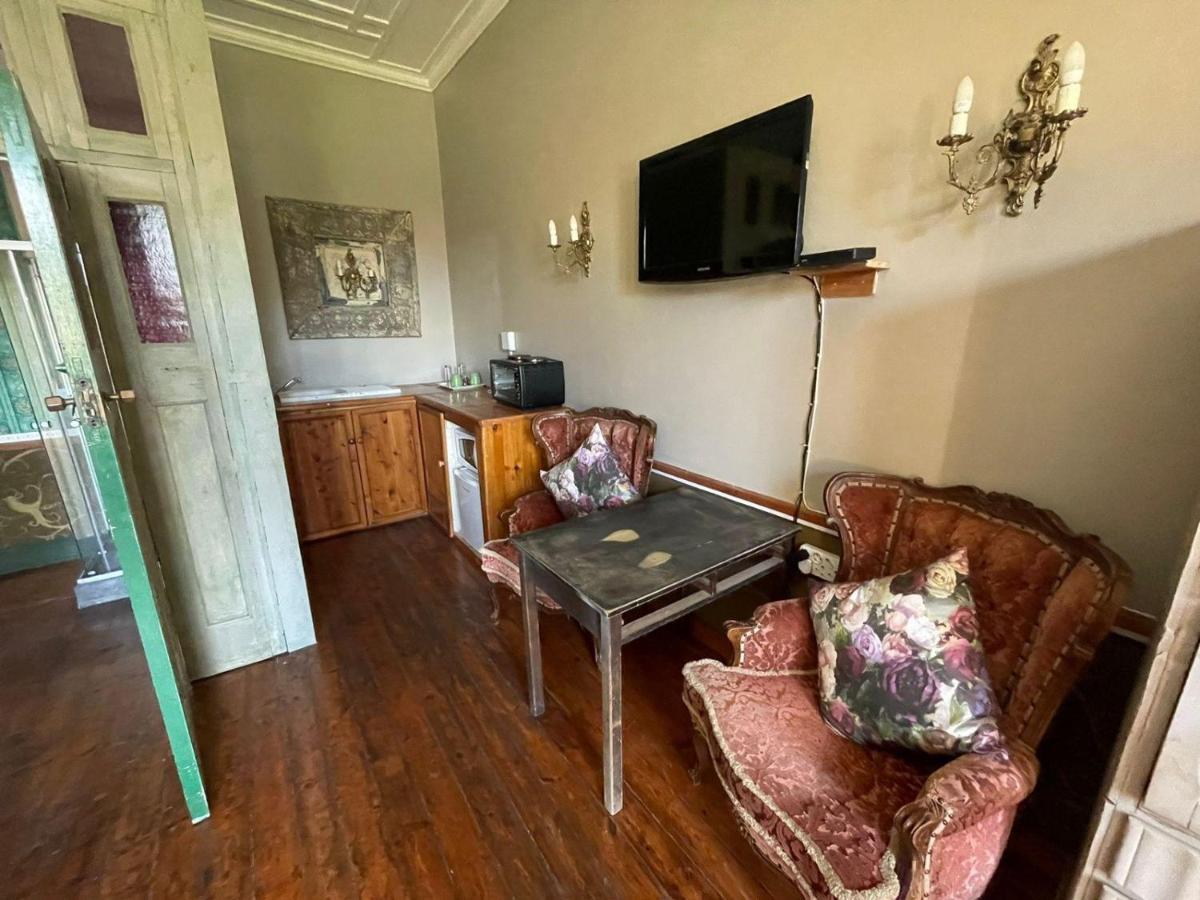 The Green Acorn Guest House Ficksburg Esterno foto