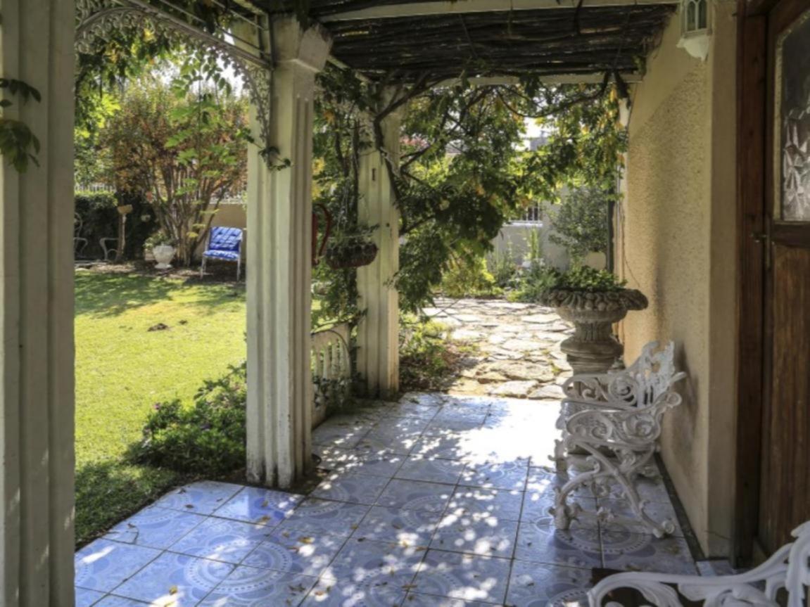 The Green Acorn Guest House Ficksburg Esterno foto