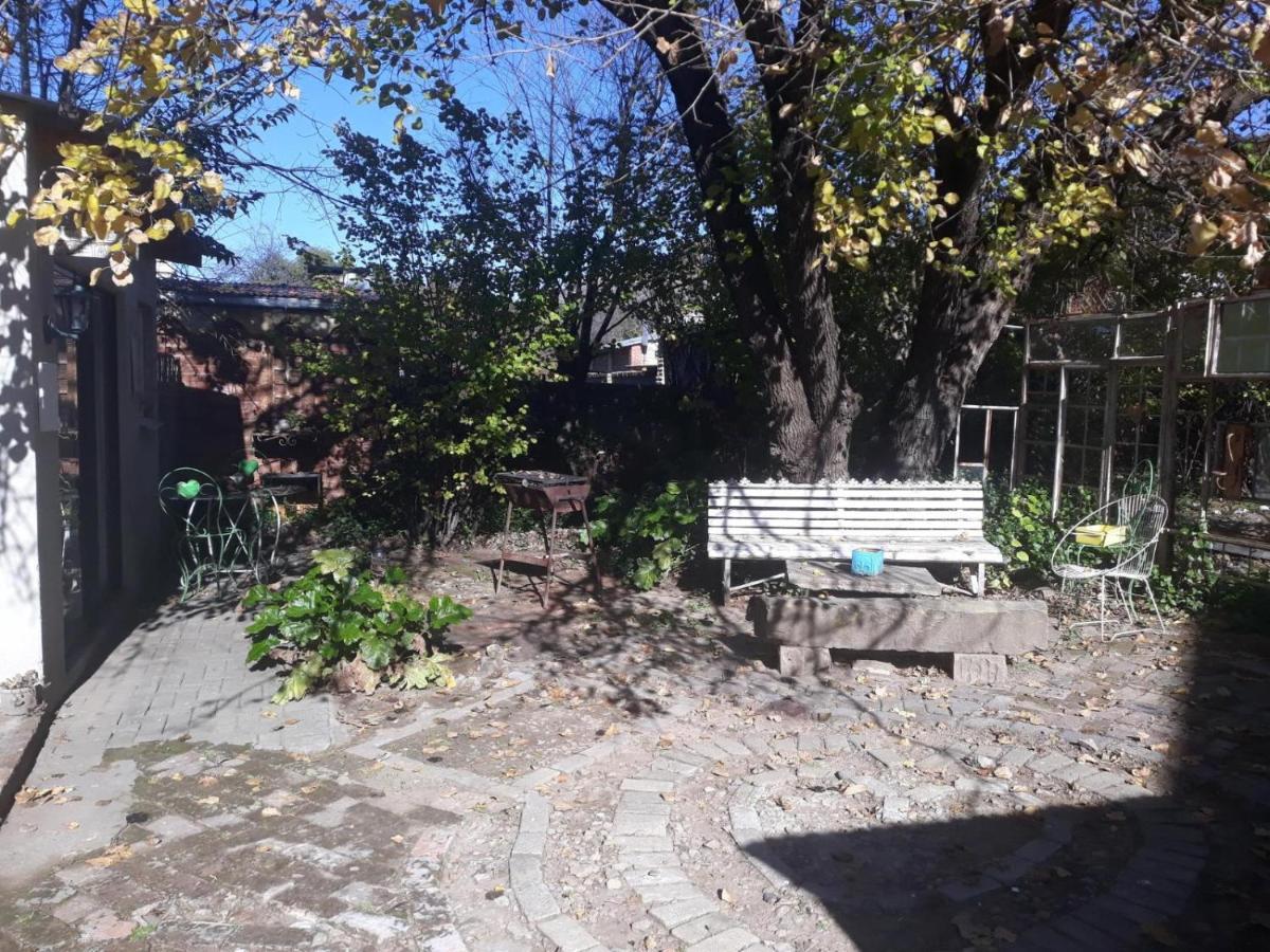 The Green Acorn Guest House Ficksburg Esterno foto