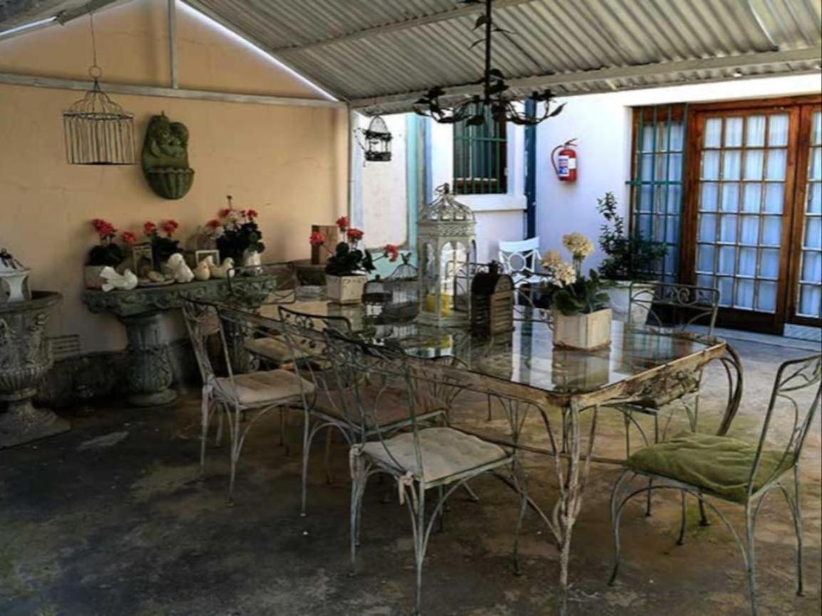 The Green Acorn Guest House Ficksburg Esterno foto