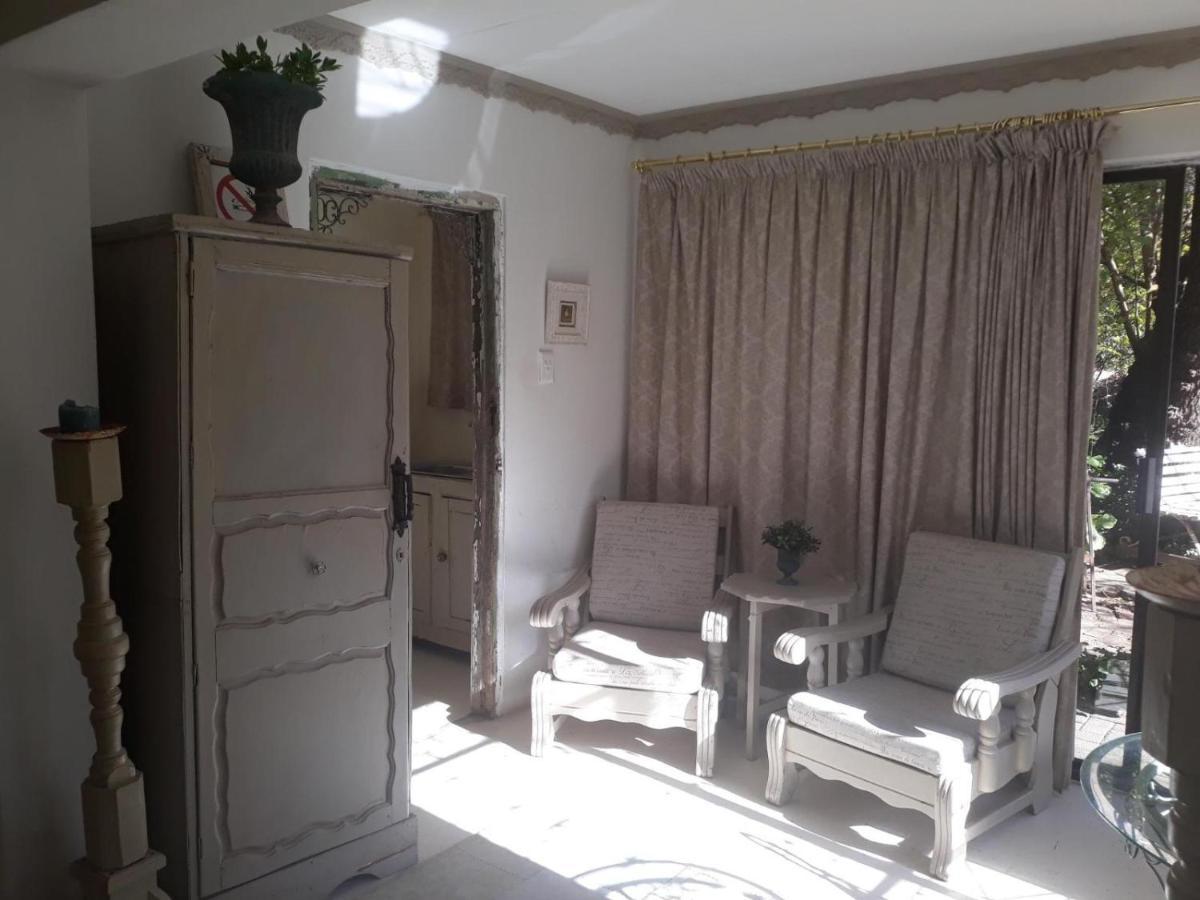 The Green Acorn Guest House Ficksburg Esterno foto