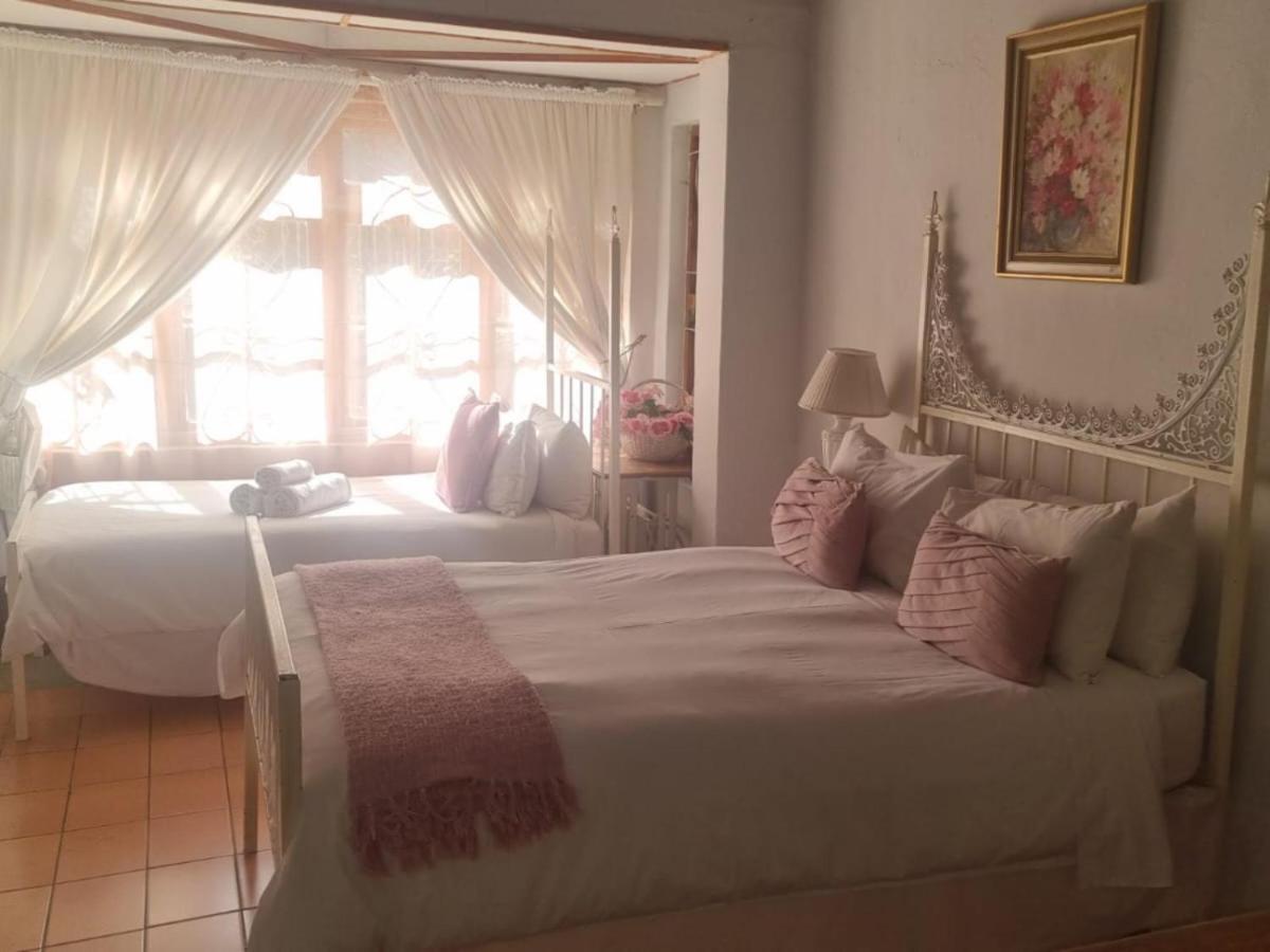 The Green Acorn Guest House Ficksburg Esterno foto